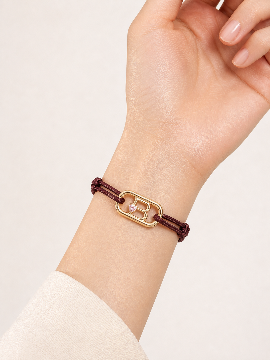 GEMGEMGEM Initial Bracelet Letter B on hand