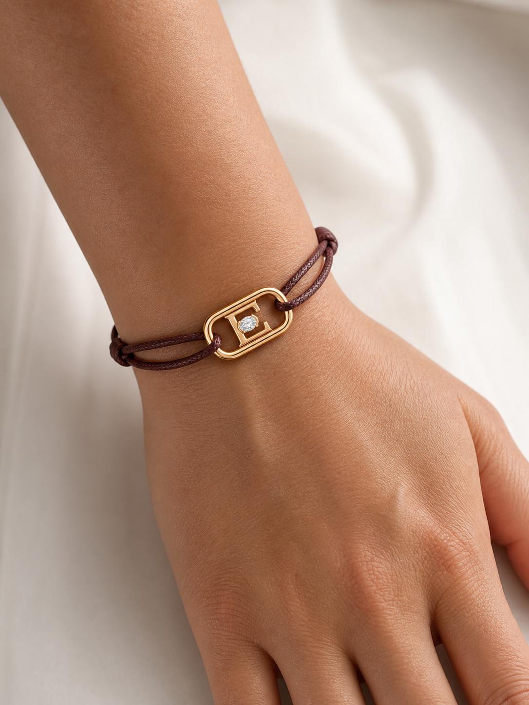 GEMGEMGEM Initial Bracelet Letter E on hand