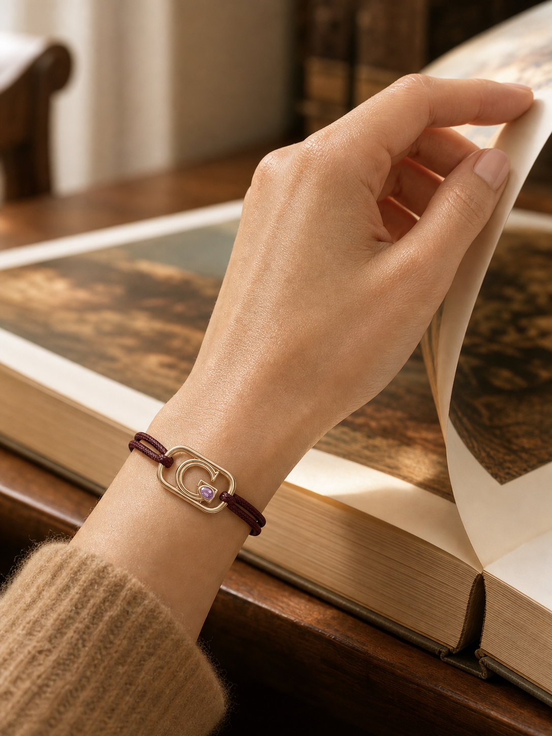 GEMGEMGEM Initial Bracelet Letter G on hand