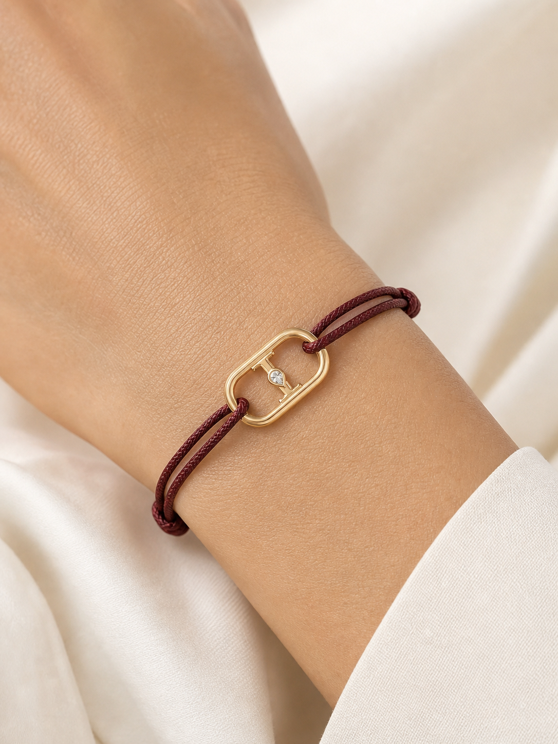 GEMGEMGEM Initial Bracelet Letter I on hand