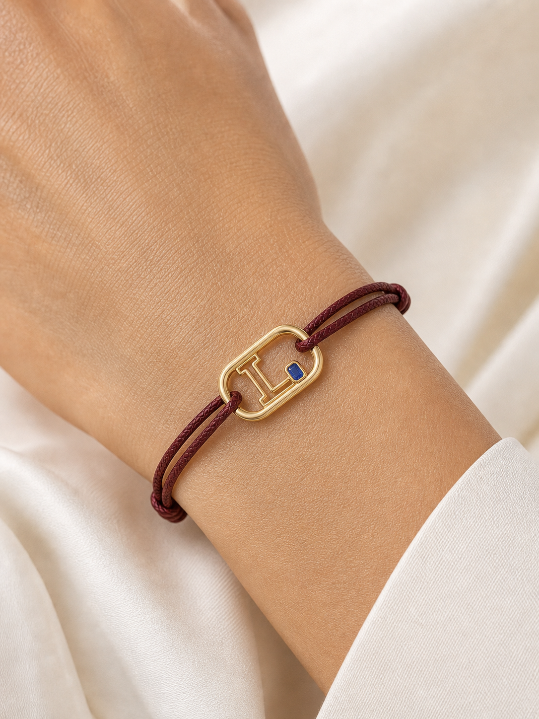 GEMGEMGEM Initial Bracelet Letter L on hand