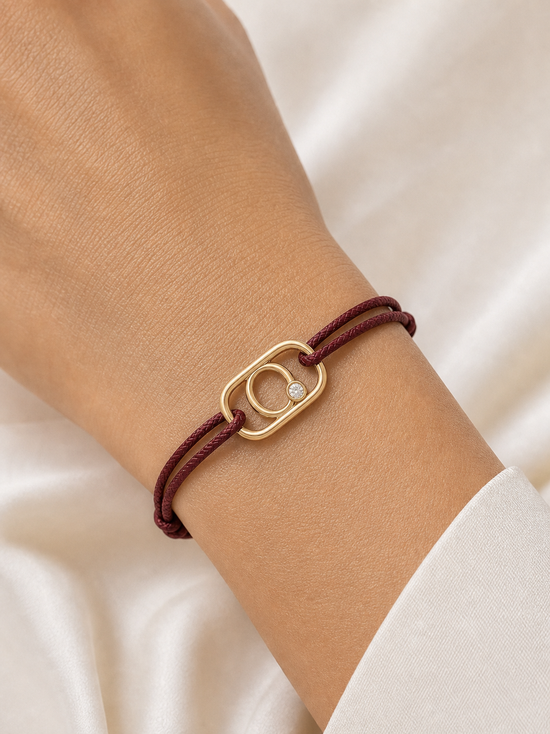 GEMGEMGEM Initial Bracelet Letter O on hand