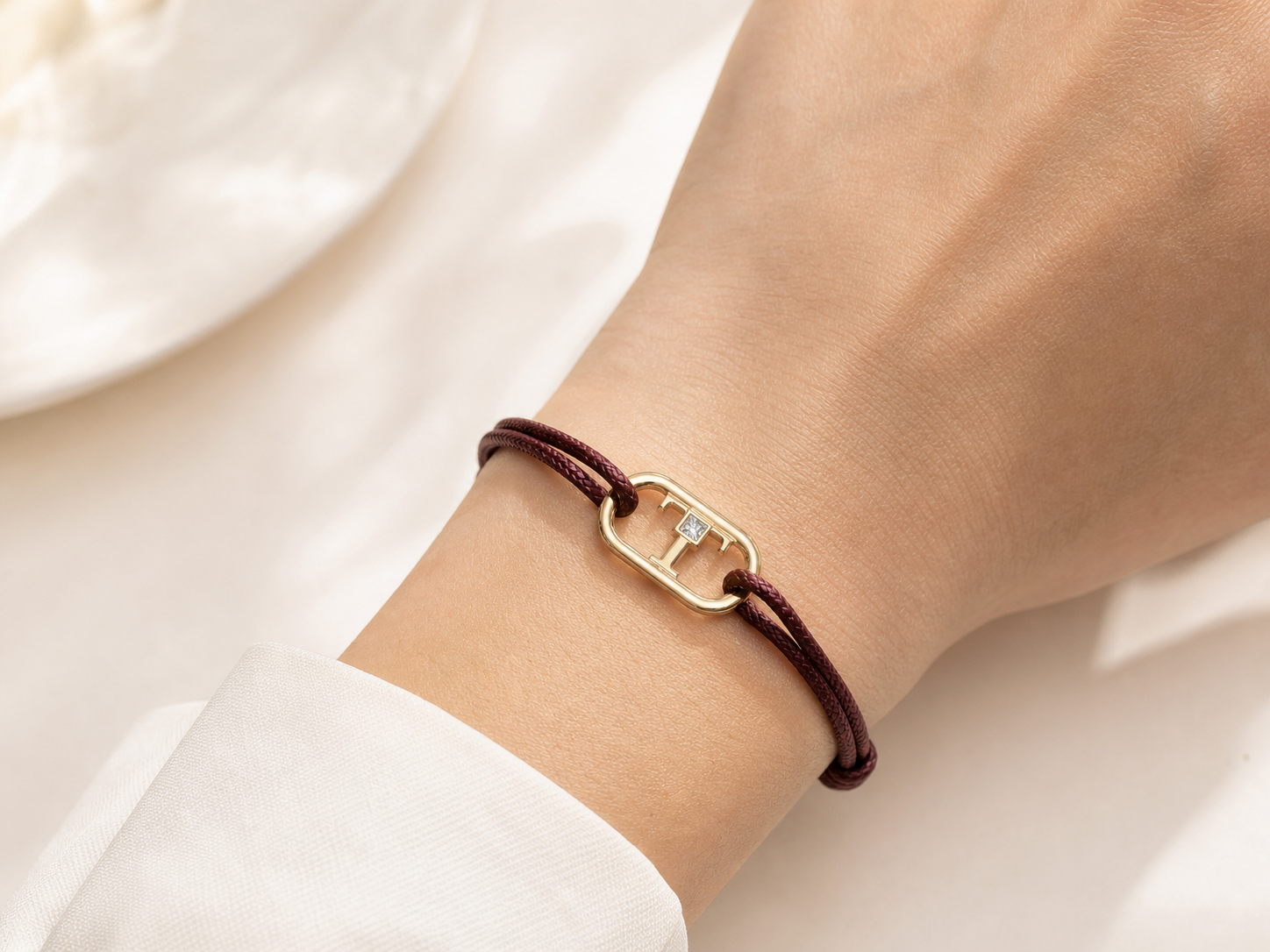 GEMGEMGEM Initial Bracelet Letter T on hand