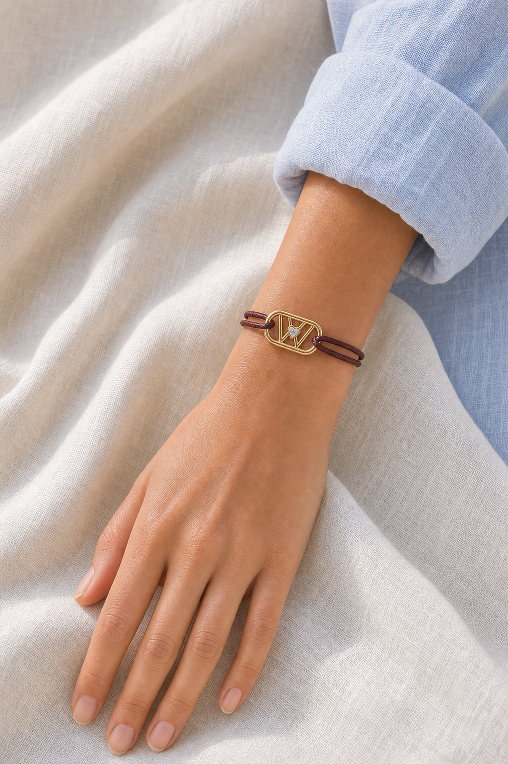 GEMGEMGEM Initial Bracelet Letter W on hand