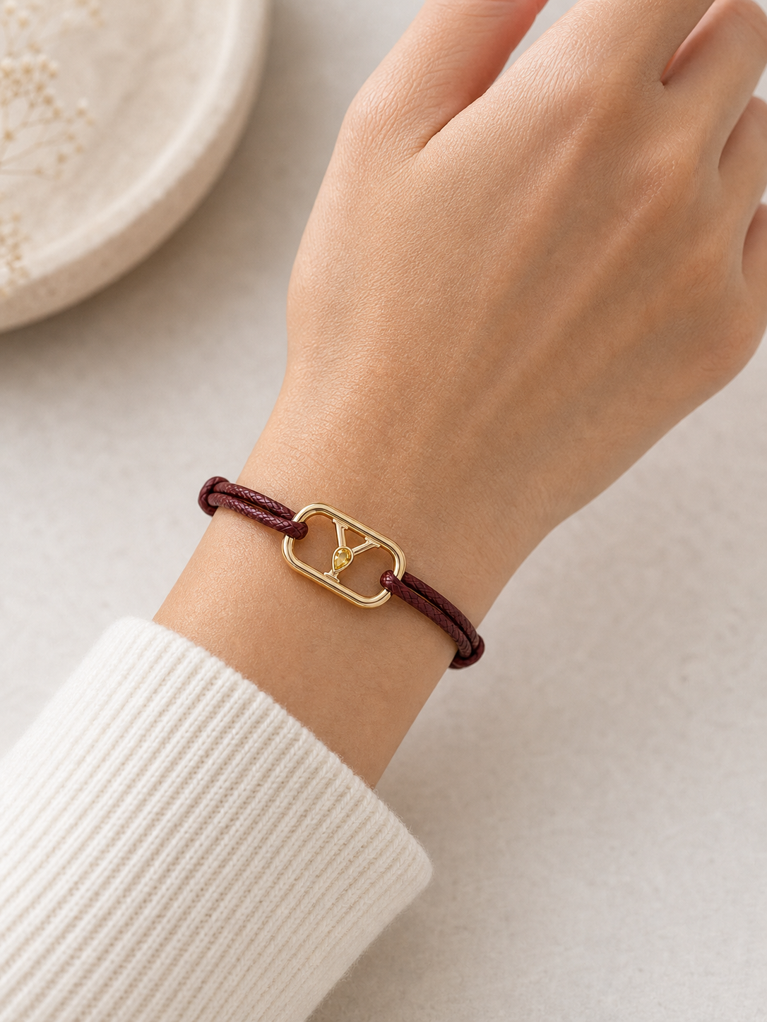 GEMGEMGEM Initial Bracelet Letter Y on hand