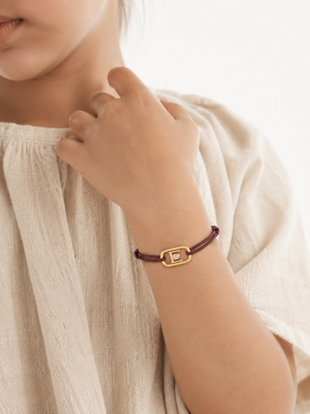 GEMGEMGEM Letter E Initial Bracelet lifestyle 02