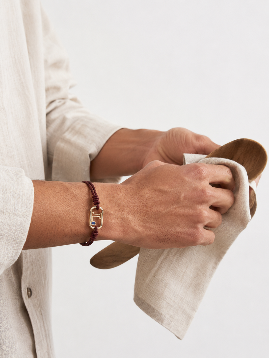 GEMGEMGEM Letter L Initial Bracelet lifestyle 01