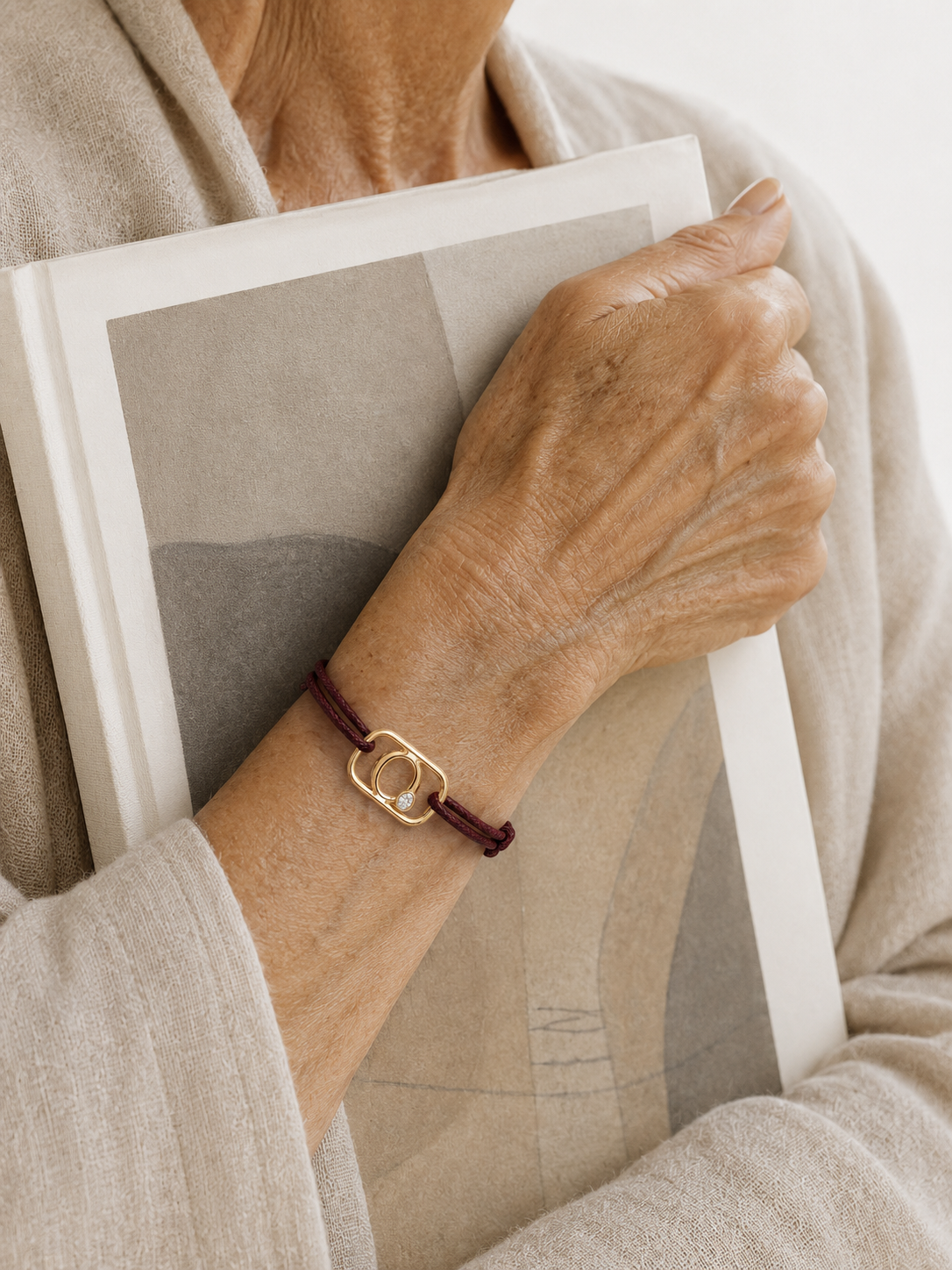 GEMGEMGEM Letter O Initial Bracelet lifestyle 01