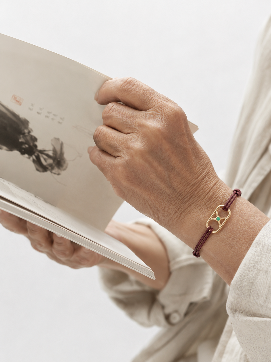 GEMGEMGEM Letter X Initial Bracelet lifestyle 02