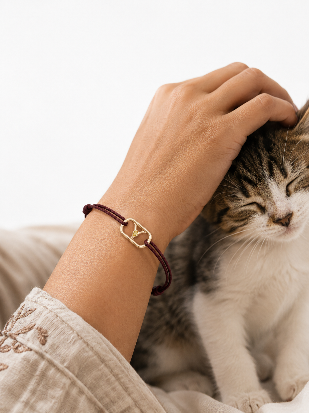 GEMGEMGEM Letter Y Initial Bracelet lifestyle 02