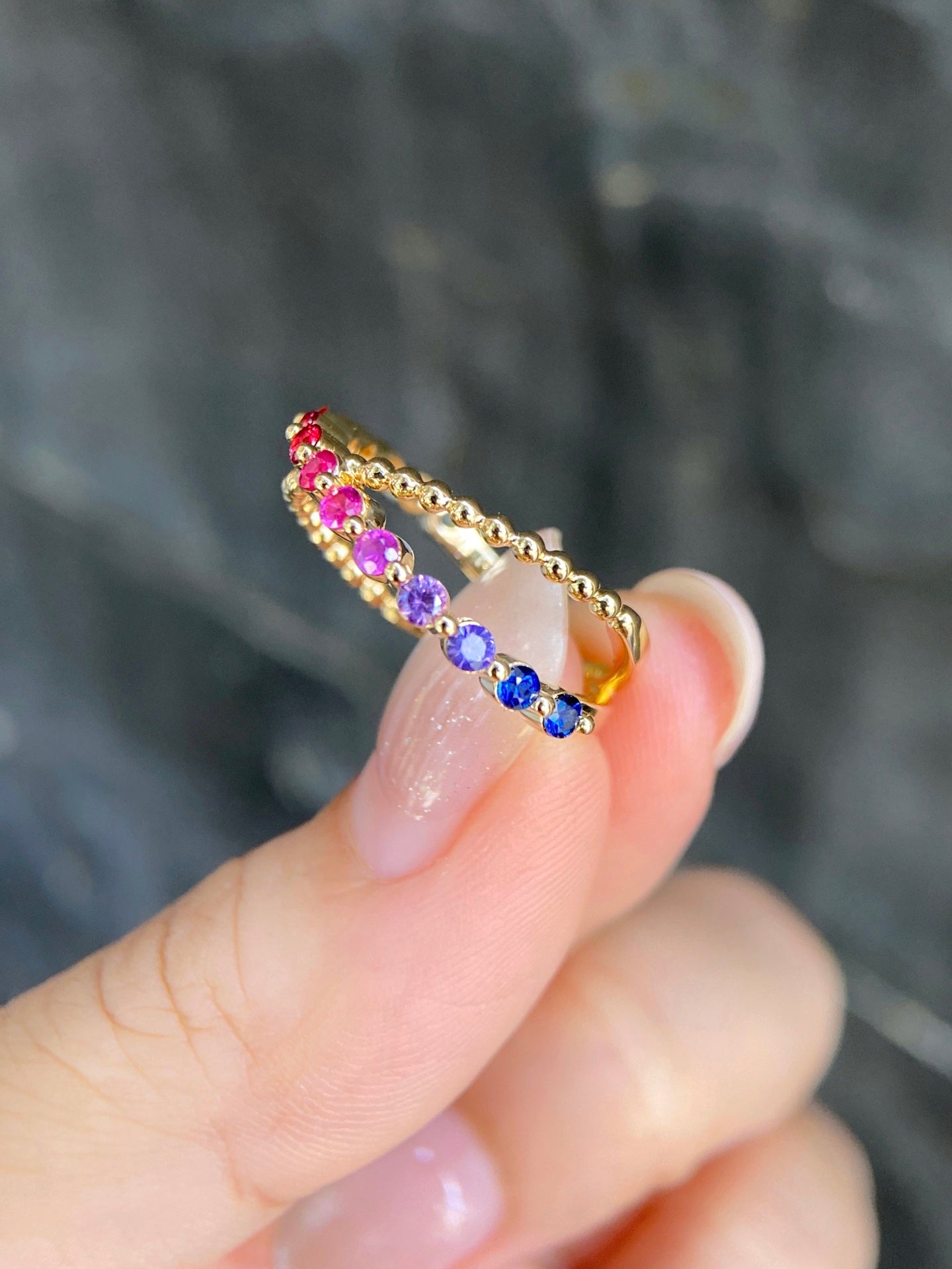 18K金彩色蓝宝石交叉戒指