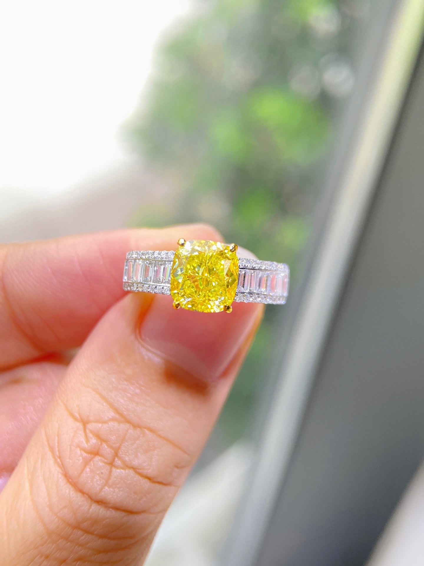 18K金GIA垫形黄钻戒指