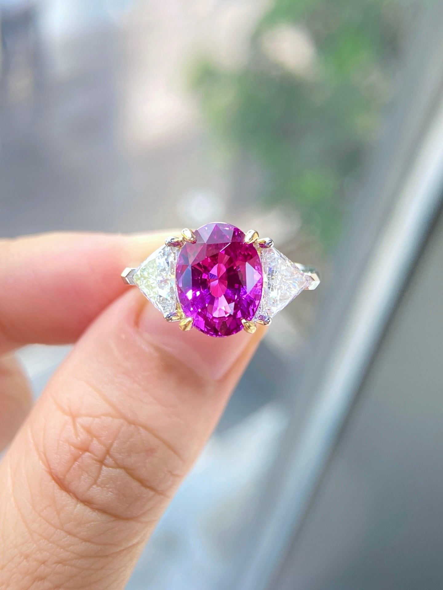 18K金薰衣草紫色蓝宝石戒指