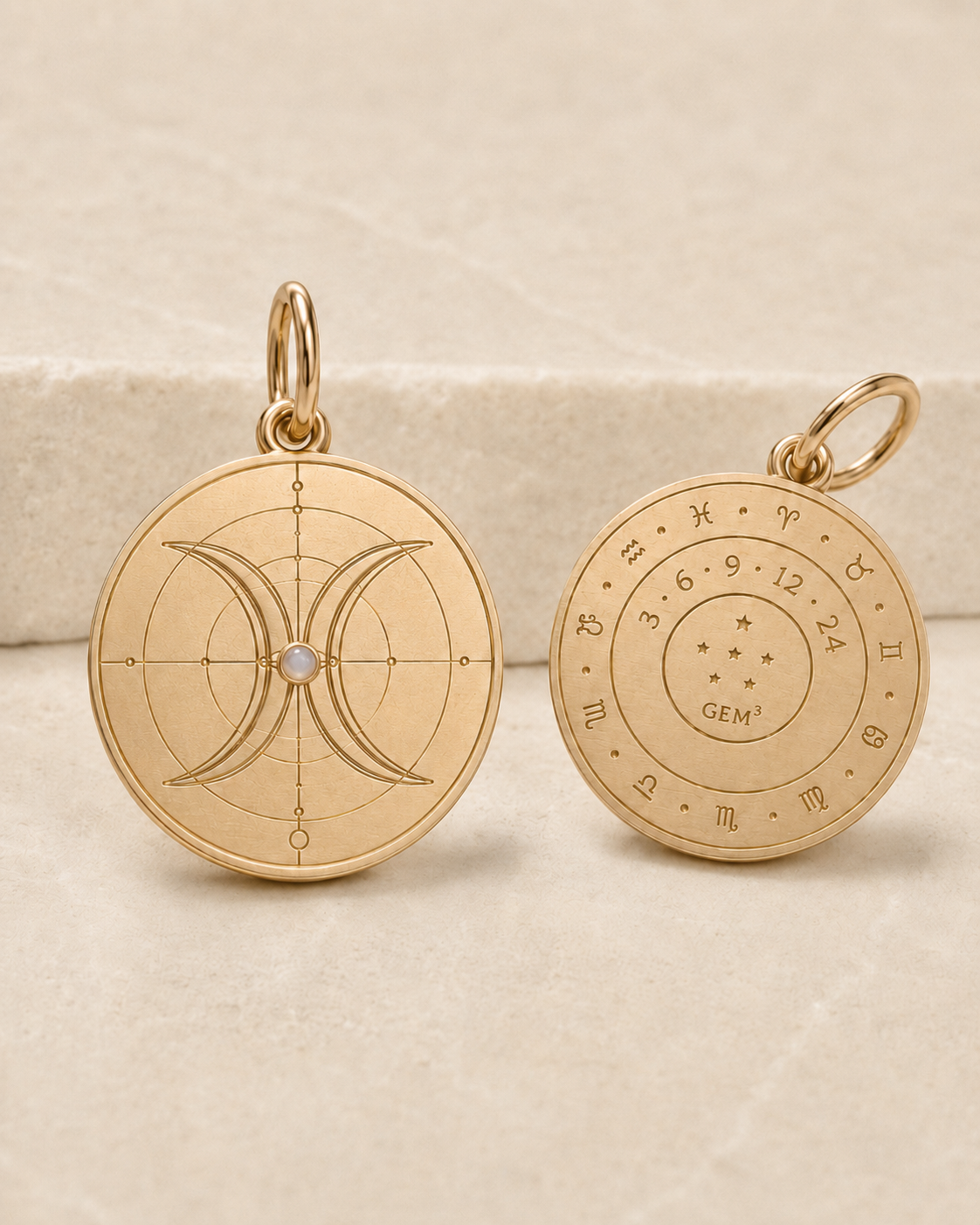Pisces Zodiac Pendant in 9K Gold, front and back product view